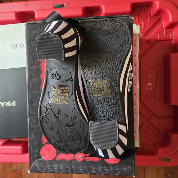 Dark Chocolate Design W/ Designer Box - Picture 2 of 5